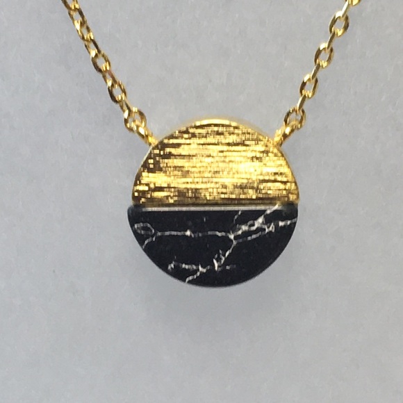 “Must Have” gold circle with half stone detail on delicate gold chain. - Picture 6 of 11